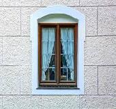 Quando è legittima la apertura di una finestra sul muro condominiale?